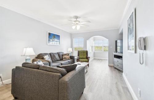 Indian Shores Apartment | Waterfront Resort-Style Condo 3 Min to Beach!