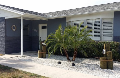 Bay Crest Park House | WATERFRONT RESORT! ON TAMPA BAY WITH SALT HEATED POOL KAYAKS & PADDLEBOARDS 5BDR