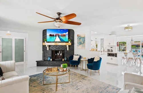 Coral Ridge Isles House | Waterfront Retreat, Heated Pool* 6 bedrooms, arcade