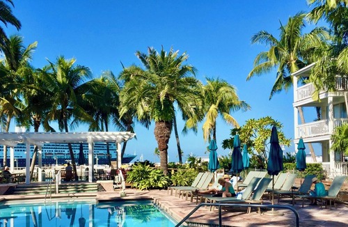 Truman Annex Resort | Waterfront Retreat, Fantasy Fest, Old Town, 7 Nights, Sleeps 2, Pool, Hot Tub