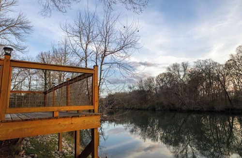 McMinnville House | Waterfront River retreat, minutes away from main Street Mcminnville