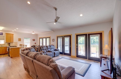 Goodview House | Waterfront Smith Mountain Lake Home w/Boat Dock!