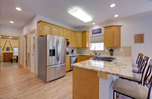 Goodview House | Waterfront Smith Mountain Lake Home w/Boat Dock!