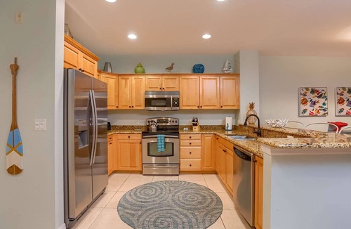 Clearwater Beach Condo | Waterfront, Spacious Balcony, 2 King Bedrooms! Free Cable & Wi-Fi, W/D, Pool, Hot Tub-304 Island Key