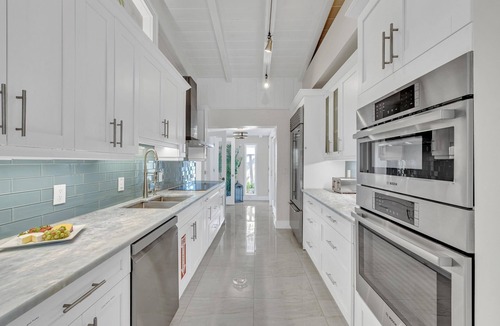 Birch Park Finger Streets House | Waterfront/Steps to Beach/Heated Pool/Casablanca Key/Residence