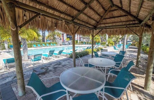 Pinellas Point House | Waterfront Townhome w/Garage – St. Pete