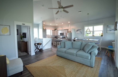 Captiva House | Waterfront Property with Dock and 2 Minute Walk to the Beach