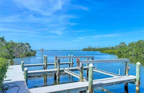 Bayshore Gardens House | Waterfront Villa 3BD 3BA Townhome Side B Bring Your Boat