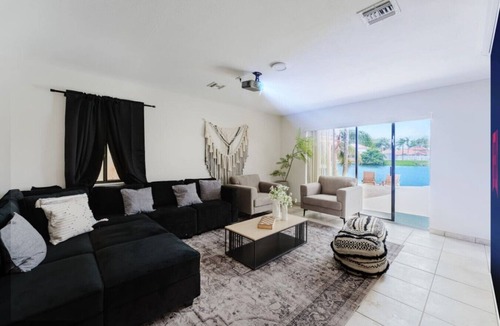 Pembroke Pines Villa | Waterfront Villa | Beach, Game Room, Cinema & Spa