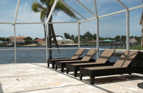 Yacht Club House | Waterfront Villa with pool - direct sailboat access - only 3 min to the river !