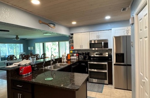 Yankeetown House | WATERFRONT w/pool,2 docks,boat ramp,pet friendly,mins from Gulf & CRYSTAL RIVER