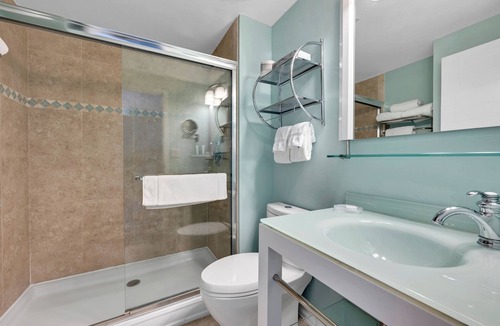 Redevelopment Area Resort | Waterfront Wonder: Cozy Retreat near Naples Pier! 3 Accommodations w/Bay View!