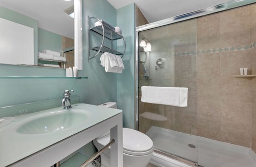 Redevelopment Area Resort | Waterfront Wonder: Cozy Retreat near Naples Pier! 3 Accommodations w/Bay View!