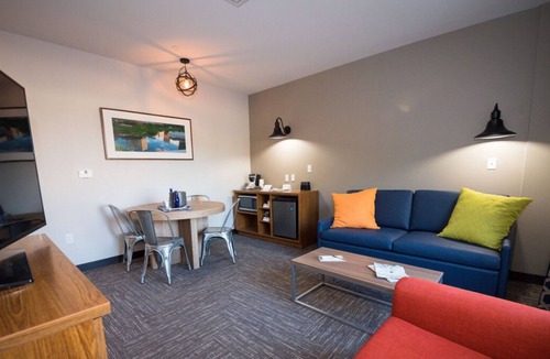 Circleville Resort | Waterpark Lover’s Escape! 3 Spacious Units with Free Parking! Pools & Playground