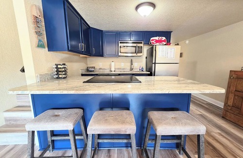 Mid America Condo | Water’s Edge Hideaway