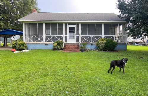 Leesburg House | Waterside cottage, private dock, Fishing,Hiking,Climbing,Waterfalls,Sunsets