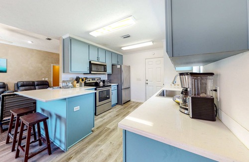 Harbour Towne House | Waterside Home in Gated Community with Pools & Tennis - 5 Minutes to Beach
