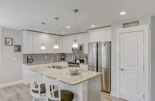Pebble Beach House | WaterView 176B Sunny Vacation home 3 bdr, 2 ba Close to Gulf, Beaches
