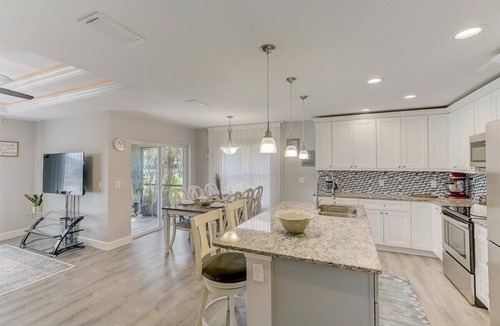 Pebble Beach House | WaterView 176B Sunny Vacation home 3 bdr, 2 ba Close to Gulf, Beaches