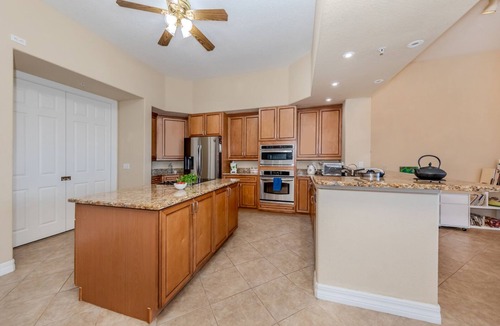 Laurel Condo | Waterview condo in ideal location