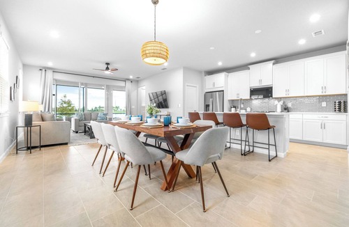 Lutz House | Waterview Luxury Retreat for 12!