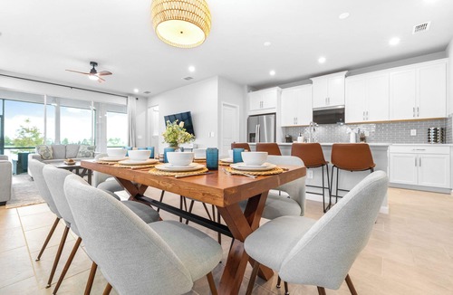 Lutz House | Waterview Luxury Retreat for 12!