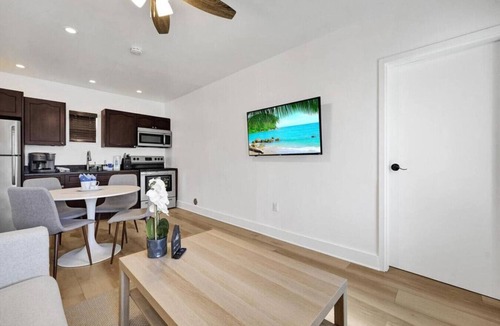 North Beach Apartment | Waves On Walnut # 2-Beach access