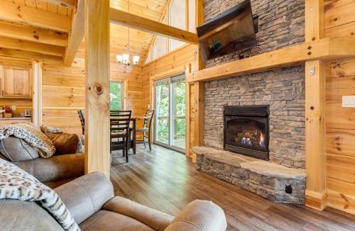 Waynesville House | Waynesville Romantic Hideaway w/Private Hot Tub
