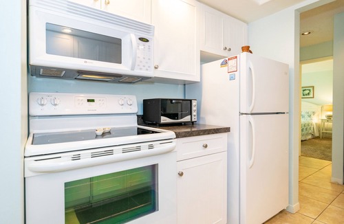 Holmes Beach Condo | WE 106 Lovely Gulf Front 1/1 Pool Condo Relax On Sugar Sand Beach