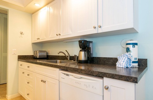 Holmes Beach Condo | WE 106 Lovely Gulf Front 1/1 Pool Condo Relax On Sugar Sand Beach