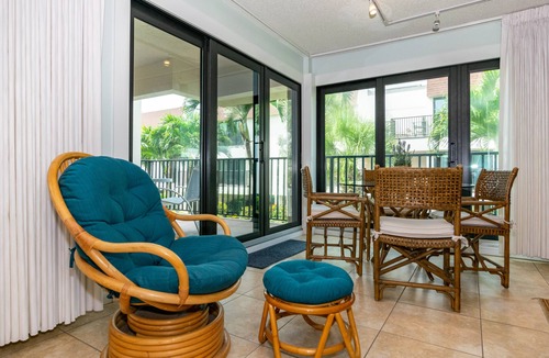 Holmes Beach Condo | WE 106 Lovely Gulf Front 1/1 Pool Condo Relax On Sugar Sand Beach