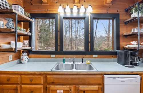 Wears Valley Cabin | Wears Valley Area*Close to Pigeon Forge*Private*Dog Friendly