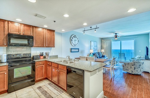 Panama City Beach Resort | Weekend Getaway! Aug 7 - 9th open! Beach Service Included!