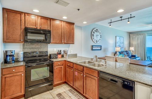 Panama City Beach Resort | Weekend Getaway! Aug 7 - 9th open! Beach Service Included!