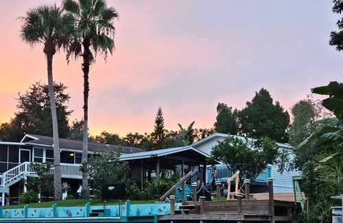 Weeki Wachee Gardens House | Weeki Mermaid Retreat w/Kayaks SUPs Hammock Games