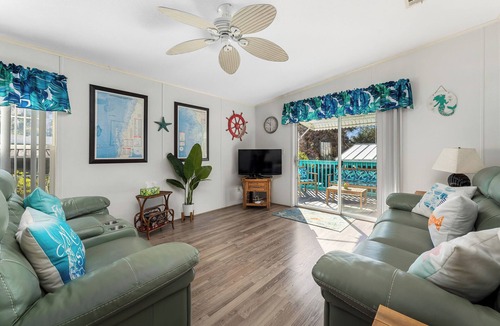 Weeki Wachee Gardens House | Weeki Mermaid Retreat w/Kayaks SUPs Hammock Games
