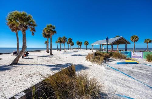 Bayport House | Weeki Wachee House - Charming Home with Heated Pool, A Nature Lover's Paradise!