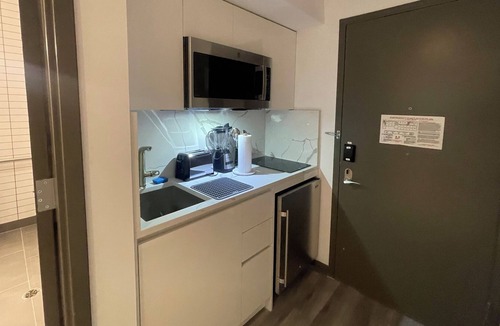 Downtown Newark Apartment | Weekly Discount - Sleeps 4 - Near Airport & Train