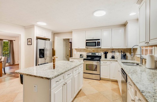 Conyers House | WEEKLY MONTHLY DISCOUNTnHuge Cheerful 4BR Modern home with private pool