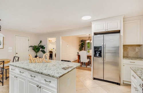 Conyers House | WEEKLY MONTHLY DISCOUNTnHuge Cheerful 4BR Modern home with private pool