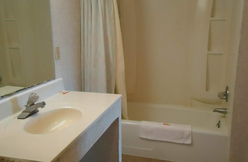 Hamptonville Hotel | Welborn Motel