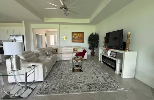 Lehigh Acres House | Welcome to a golfer's paradise in this charming 2-bedroom house