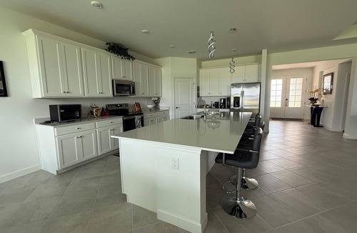Lehigh Acres House | Welcome to a golfer's paradise in this charming 2-bedroom house