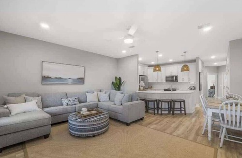 Bahama Beach House | Welcome to Fins! Private Pool! 2 Min walk to Beach