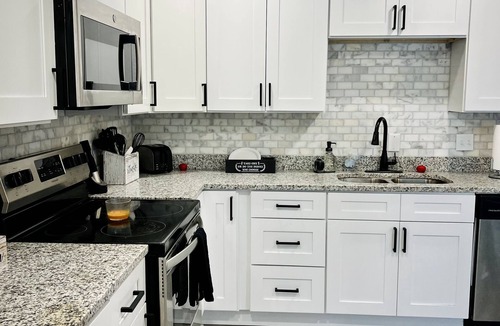 Brandon House | Welcome to Mindelo Oasis, your Florida pool house vacation home!