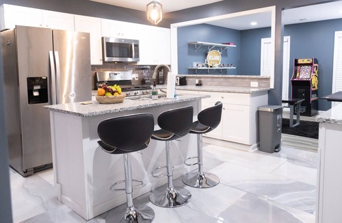 Irondale House | Welcome to my spontaneous spacious Bluhouse