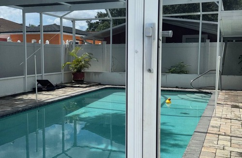 Pinecrest West Park Apartment | Welcome to our charming studio, perfectly located near Tampa Bay's attractions.