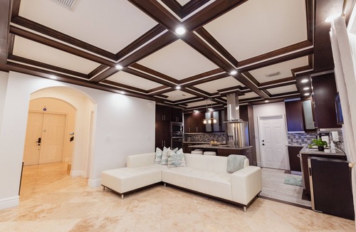 Ludlam Villa | Welcome to our Miami Getaway! Discover our stylish, comfortable luxurious villa!