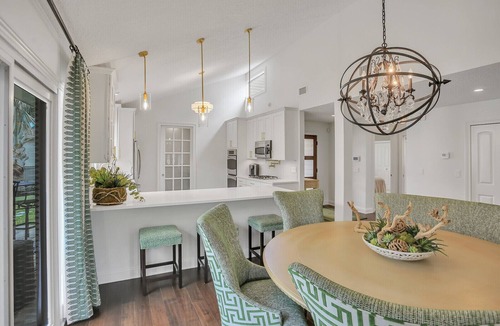 Sawgrass House | Welcome to The Greens @ Sawgrass Country Club. Upscale resort living.
