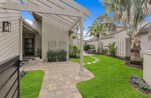 Sawgrass House | Welcome to The Greens @ Sawgrass Country Club. Upscale resort living.